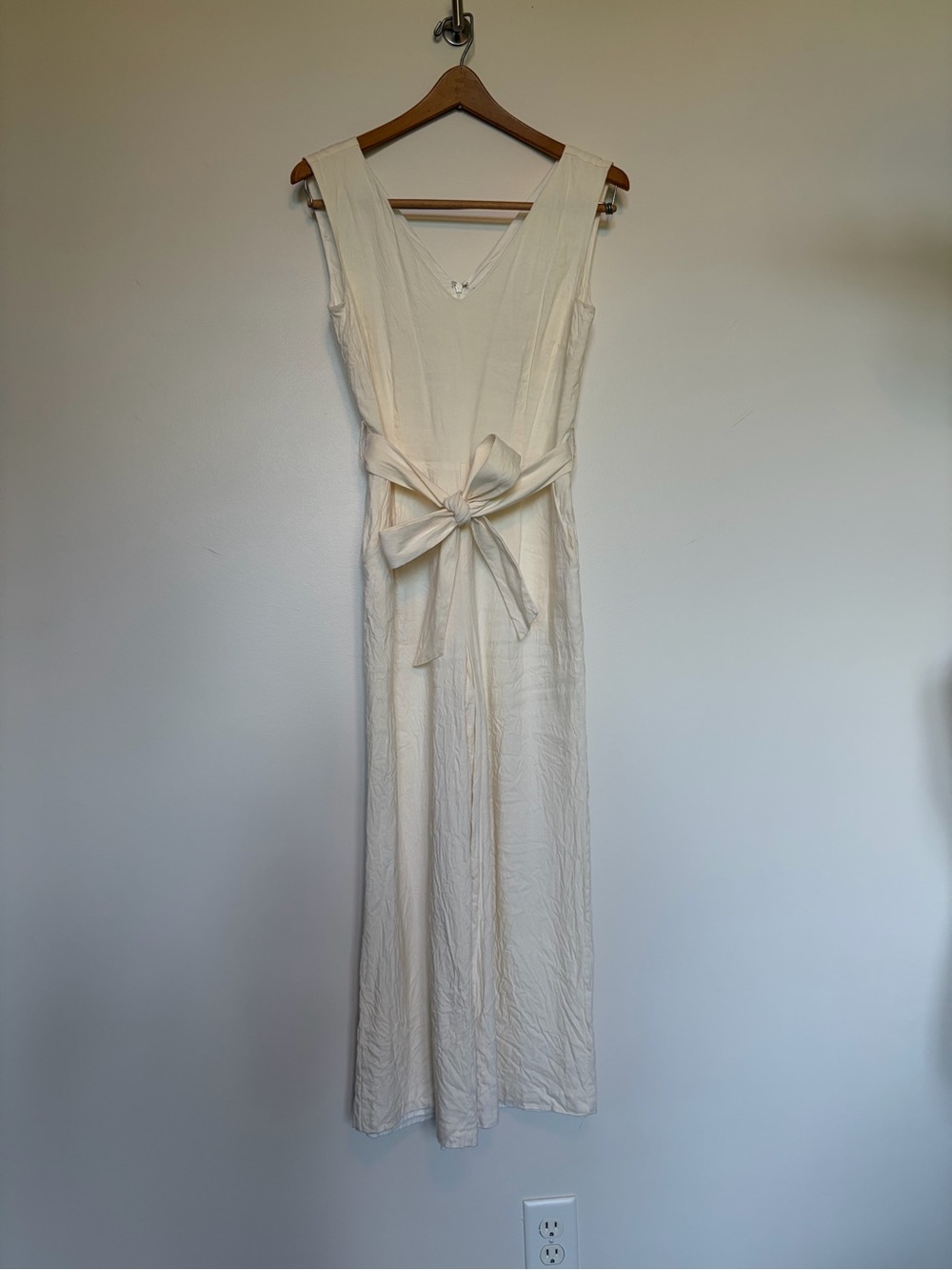 ANTONIO MELANI Cream Sleeveless V-Neck Romper with Waist Tie